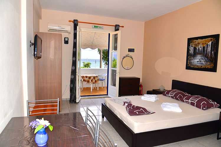 apartments-rooms to let iro chios greece---holidays4y.com