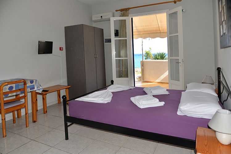 apartments-rooms to let iro chios greece---holidays4y.com