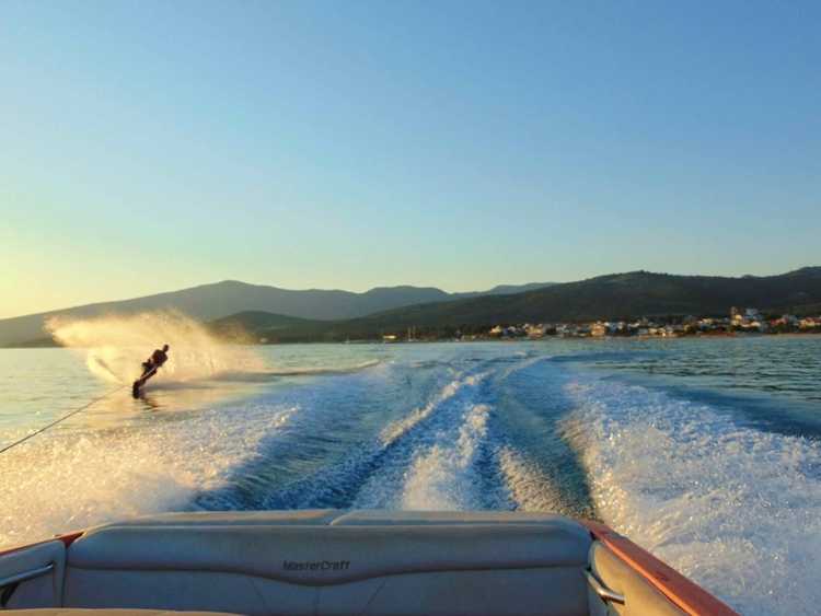 water sports thassos---dolphin-water-sports-thassos---holidays4y.com