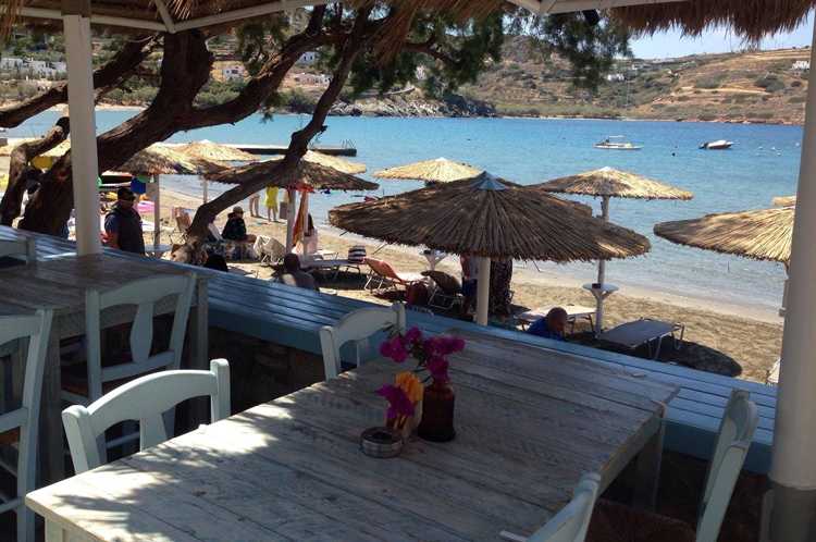 taverna, restaurant aeriko kini syros greece---holidays4y.com