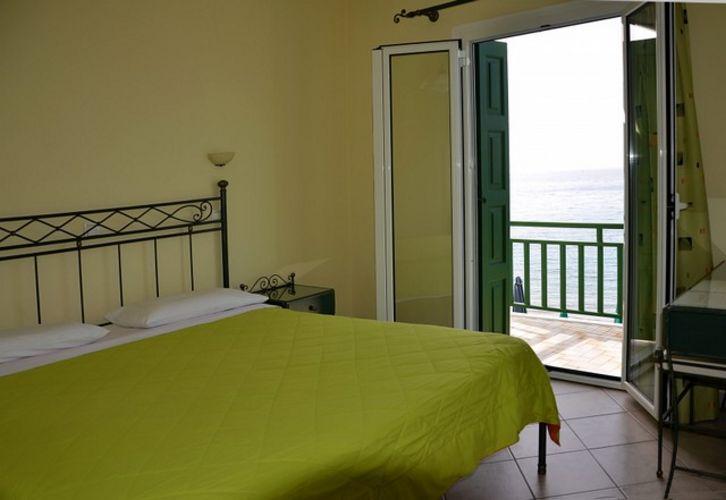 rooms to let stella beach samos island---holidays4y.com