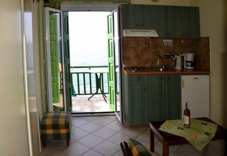 rooms to let stella beach samos island---holidays4y.com