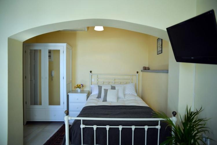 rooms to let syros nisi luxury apartments---holidays4y.com