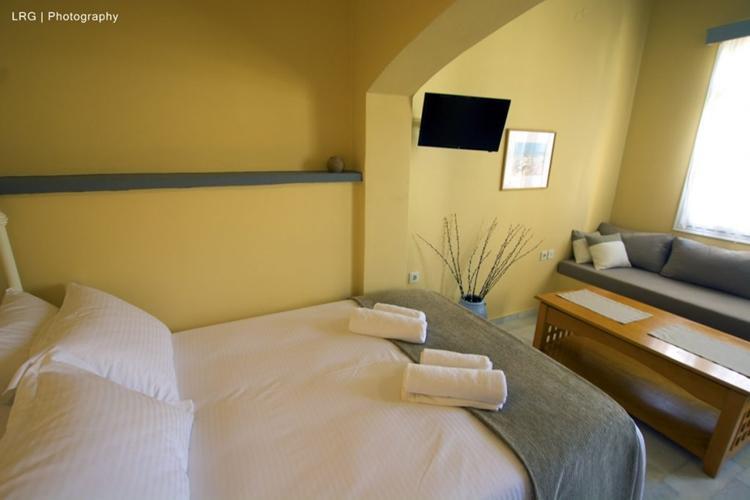 rooms to let syros nisi luxury apartments---holidays4y.com
