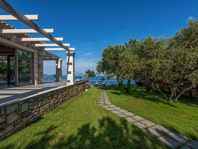 villas for rent, zakynthos, keri lake, avra luxury villa---holidays4y.com