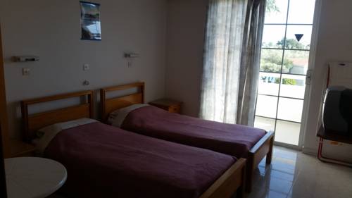rooms to let, afandou, rhodes, yiannis apartments---holidays4y.com