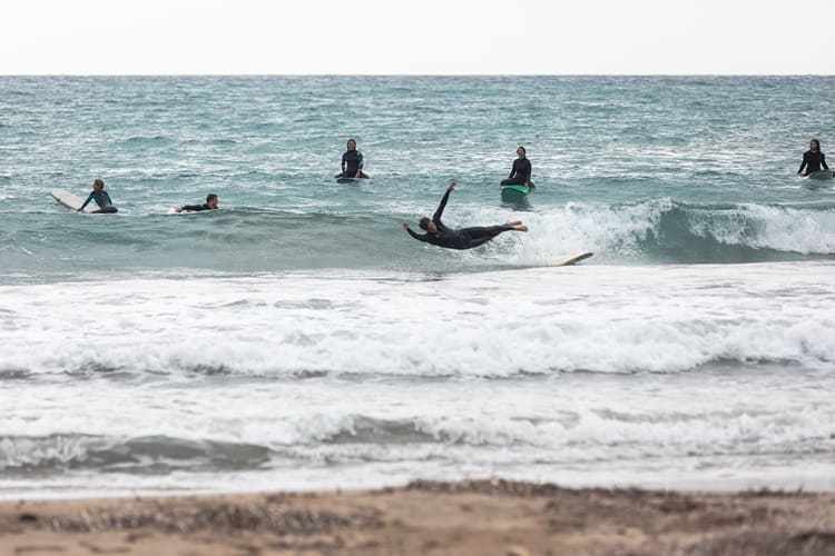 SUP SURF LESSONS CRETE | SURFING CRETE --- eholidays4u.gr